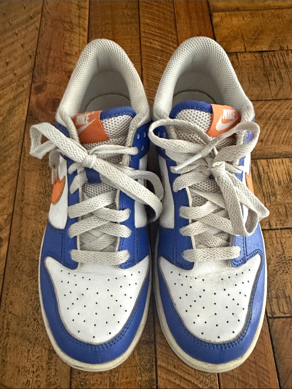 Nike Kids Low-Top Sneakers in White, Blue and Orange